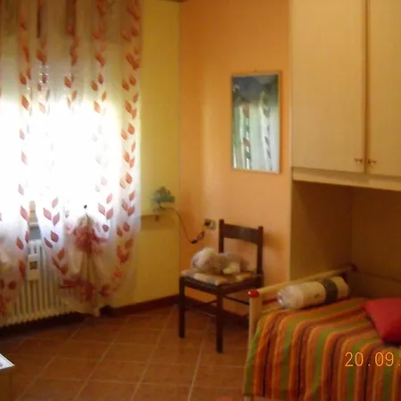 ベッド・アンド・ブレックファスト L'isola Delle Rose Sovramonte