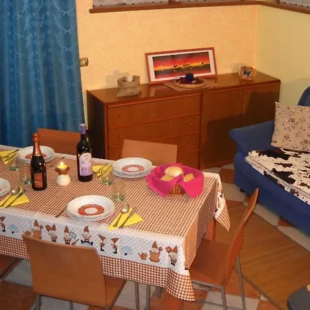 L'isola Delle Rose Oda ve Kahvaltı *